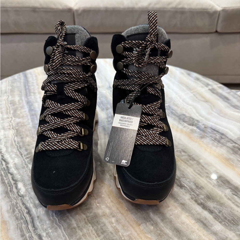 Sorel Kinetic Conquest Black and Gray Winter Boots